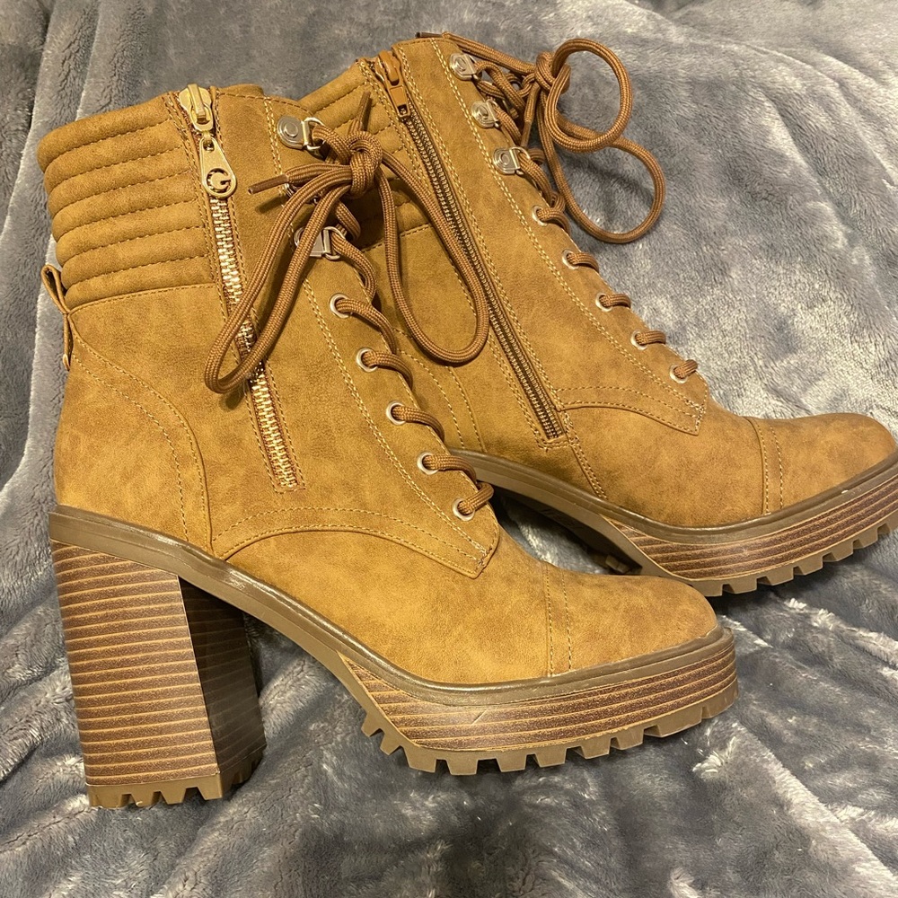 GBG Los Angeles size 9 tan boot.